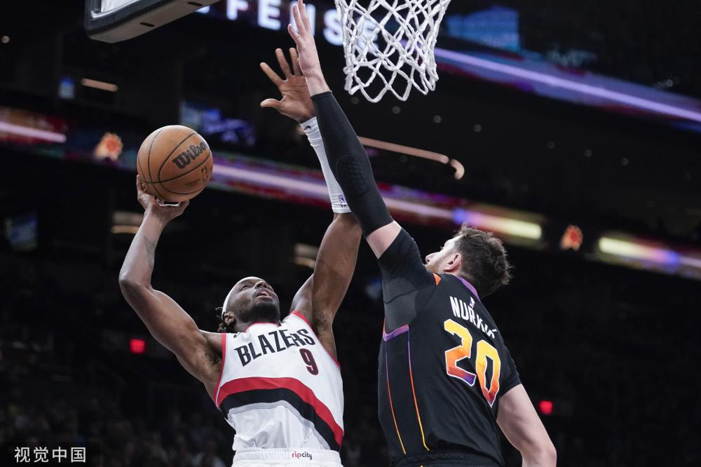 球队回到联 球队回到联