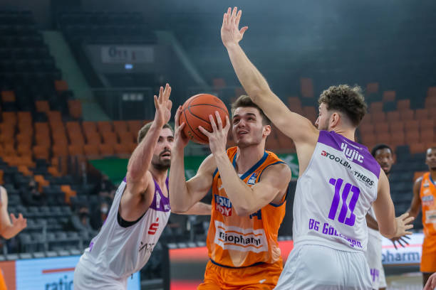 后者则牵动 后者则牵动